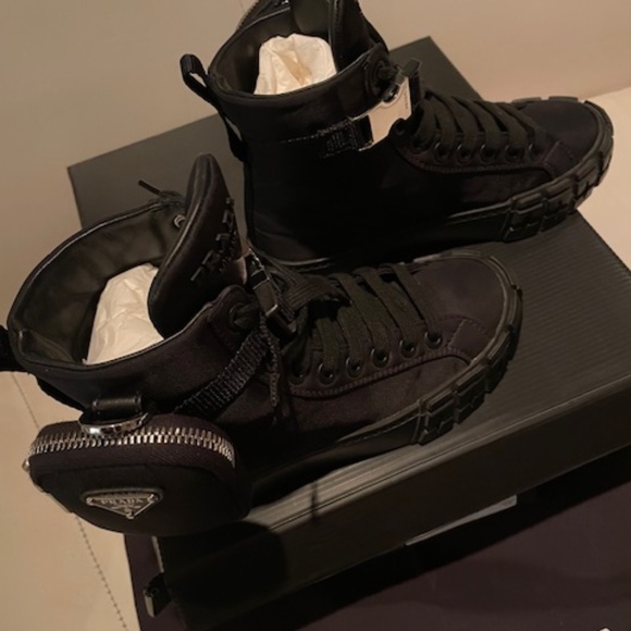 Black Re Nylon Logo Pouch Sneakers SIze 6 - Picture 3 of 9